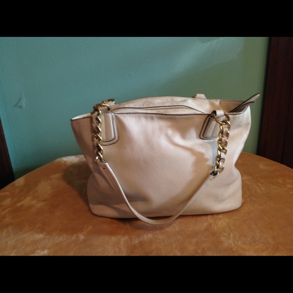 Coach - Picture 2 of 8